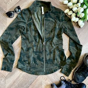 ♥️ RARE Lululemon Forme Jacket *Cuffins Camo
Fatigue Jacket size 8